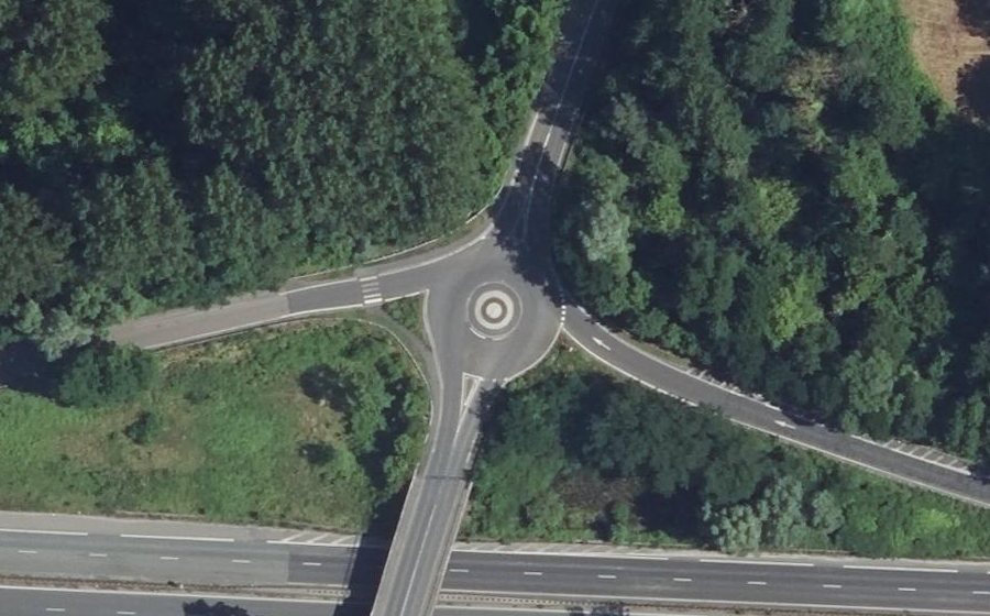 Vue aérienne du Rond-point anonyme n°387931463