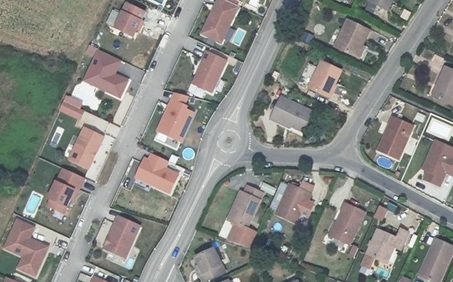Vue aérienne du Rond-point anonyme n°388001120