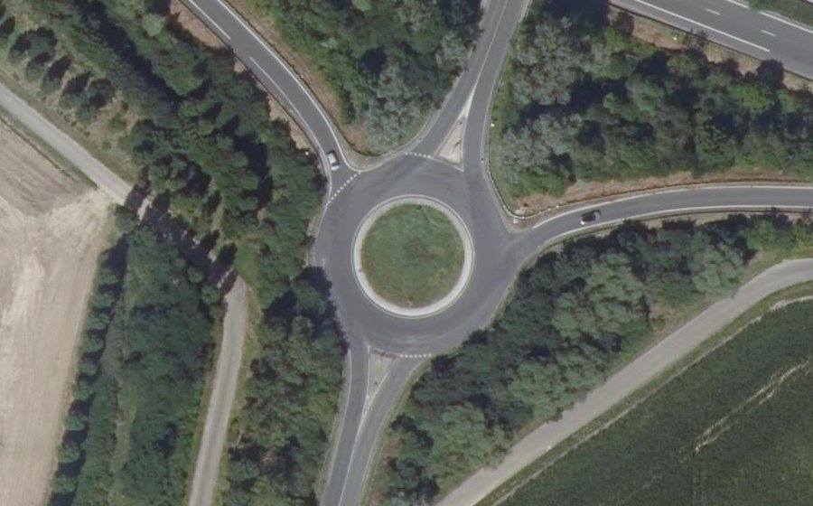 Vue aérienne du Rond-point anonyme n°38802438