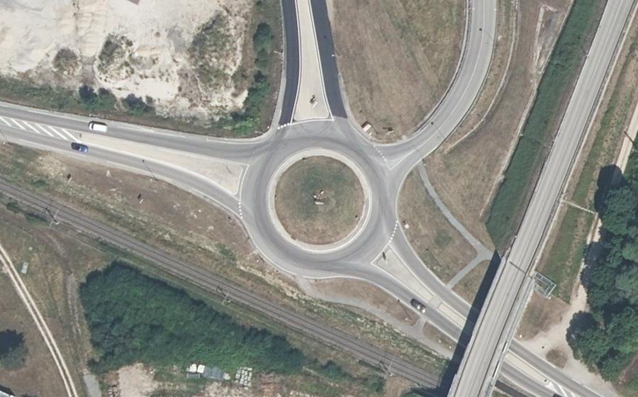 Vue aérienne du Rond-point anonyme n°38807329