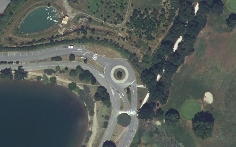 Vue aérienne du Rond-point anonyme n°388111718