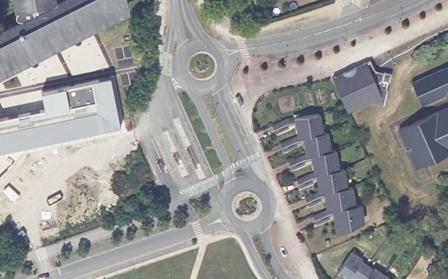 Vue aérienne du Rond-point anonyme n°38813871