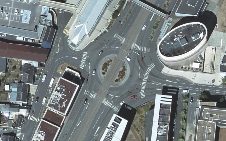 Vue aérienne du Rond-point anonyme n°388201176