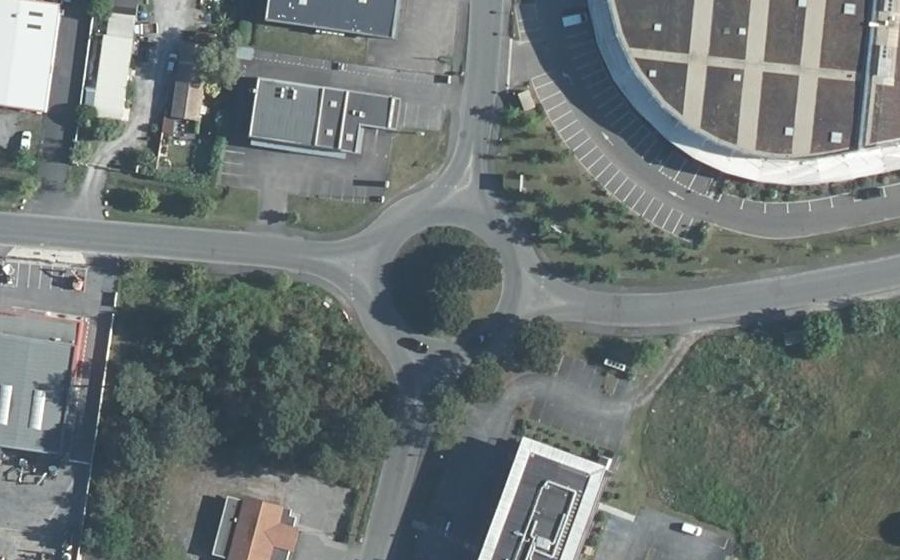 Vue aérienne du Rond-point anonyme n°38820514