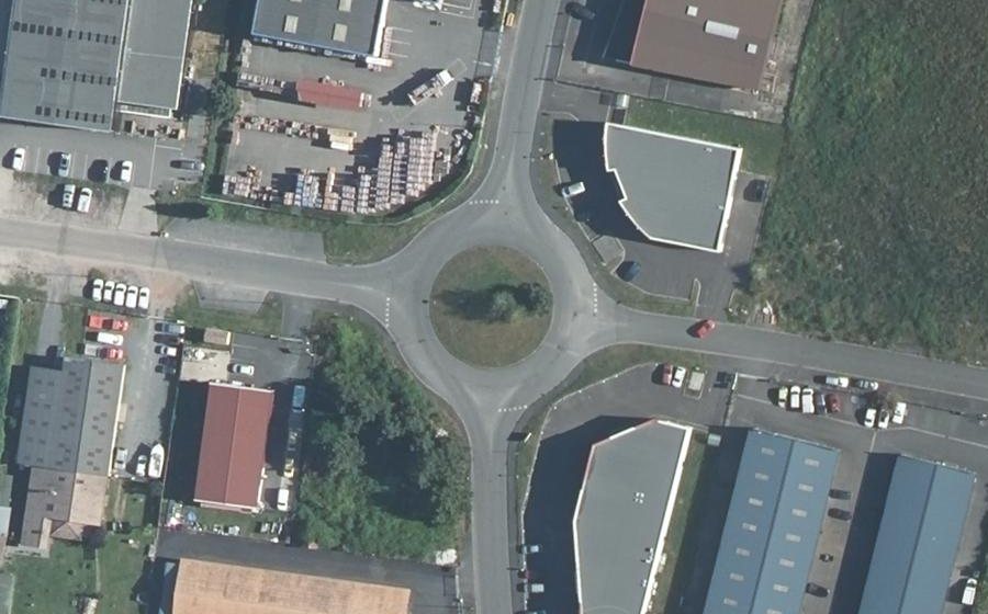 Vue aérienne du Rond-point anonyme n°38820520