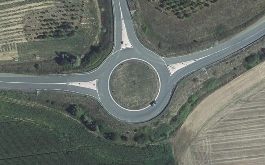 Vue aérienne du Rond-point anonyme n°388272839