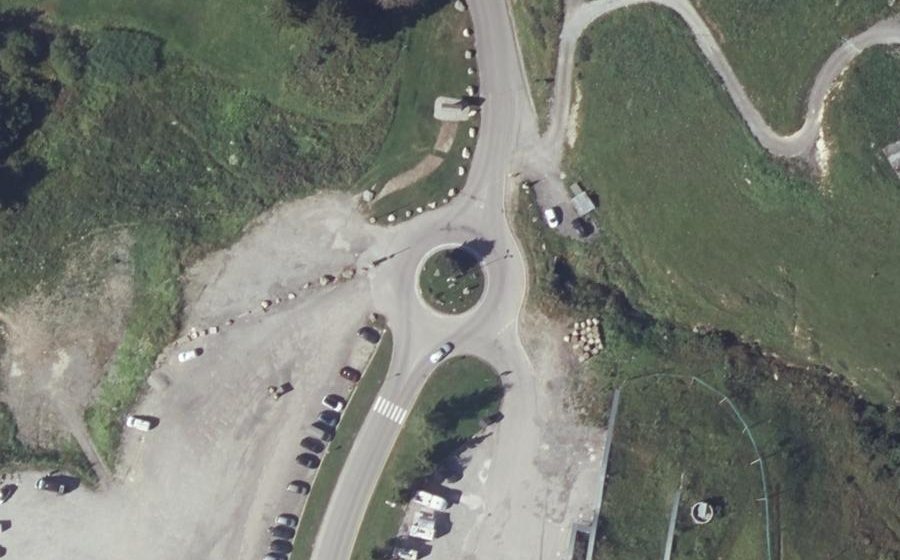 Vue aérienne du Rond-point anonyme n°38838817