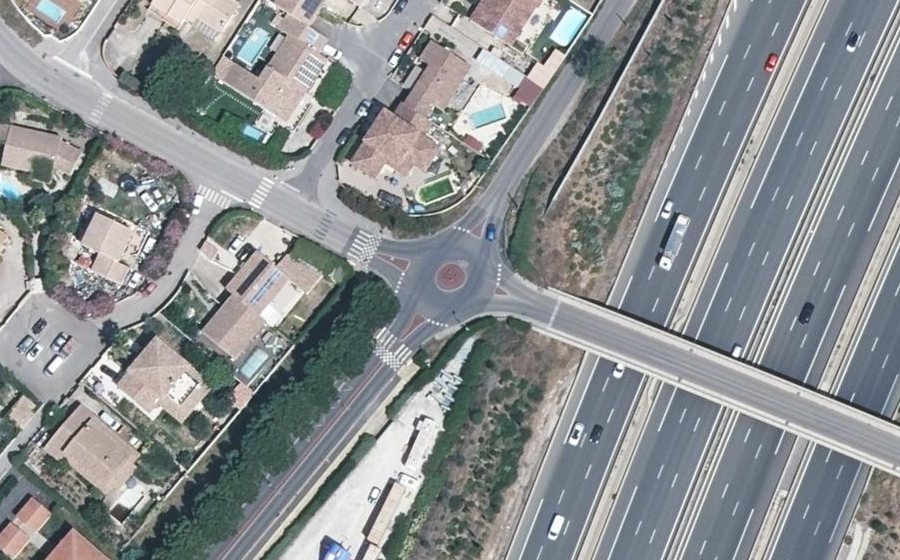 Vue aérienne du Rond-point anonyme n°388452679