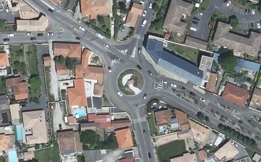 Vue aérienne du Rond-point anonyme n°38862438