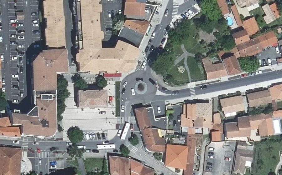 Vue aérienne du Rond-point anonyme n°38862444