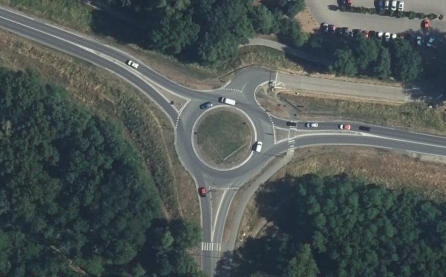 Vue aérienne du Rond-point anonyme n°38866547