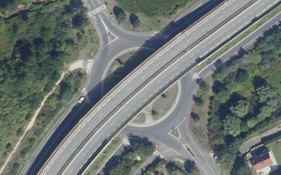 Vue aérienne du Rond-point anonyme n°38867668