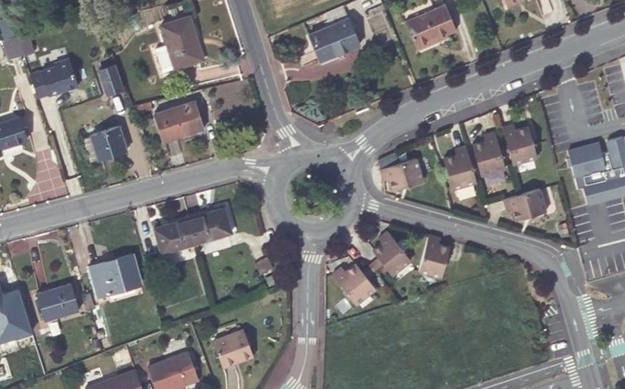Vue aérienne du Rond-point anonyme n°38867960