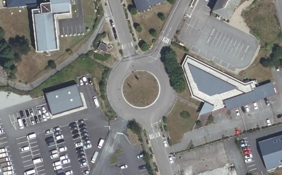 Vue aérienne du Rond-point anonyme n°38869418
