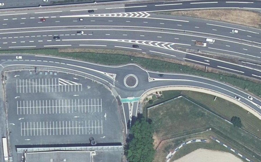 Vue aérienne du Rond-point anonyme n°38875821