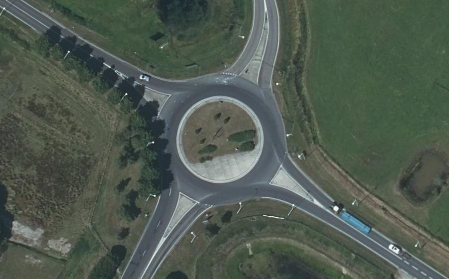 Vue aérienne du Rond-point anonyme n°38878594