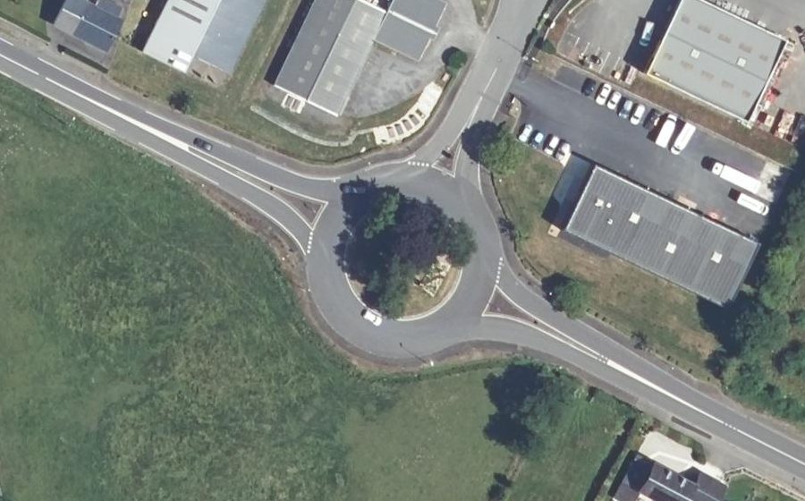 Vue aérienne du Rond-point anonyme n°38889454