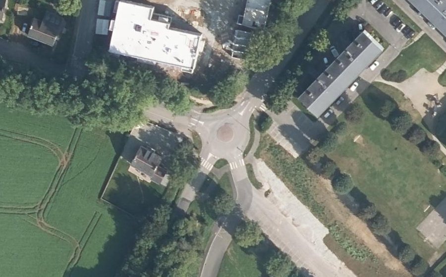 Vue aérienne du Rond-point anonyme n°388921085