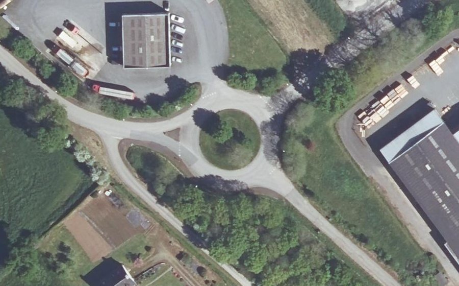Vue aérienne du Rond-point anonyme n°388922865