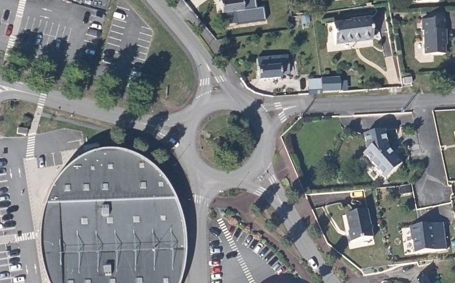 Vue aérienne du Rond-point anonyme n°38895363