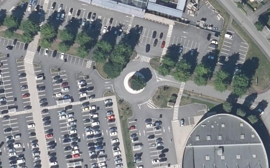 Vue aérienne du Rond-point anonyme n°38895369
