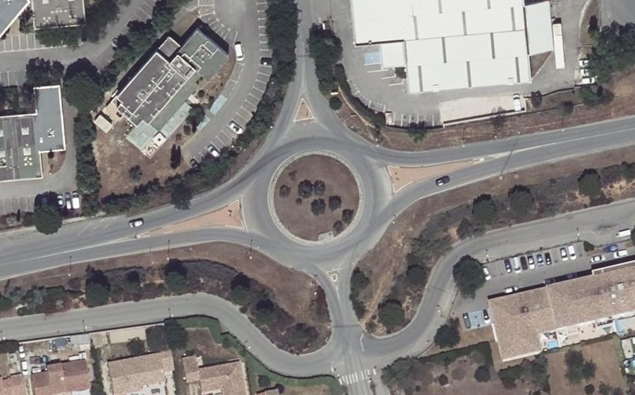 Vue aérienne du Rond-point anonyme n°38896497