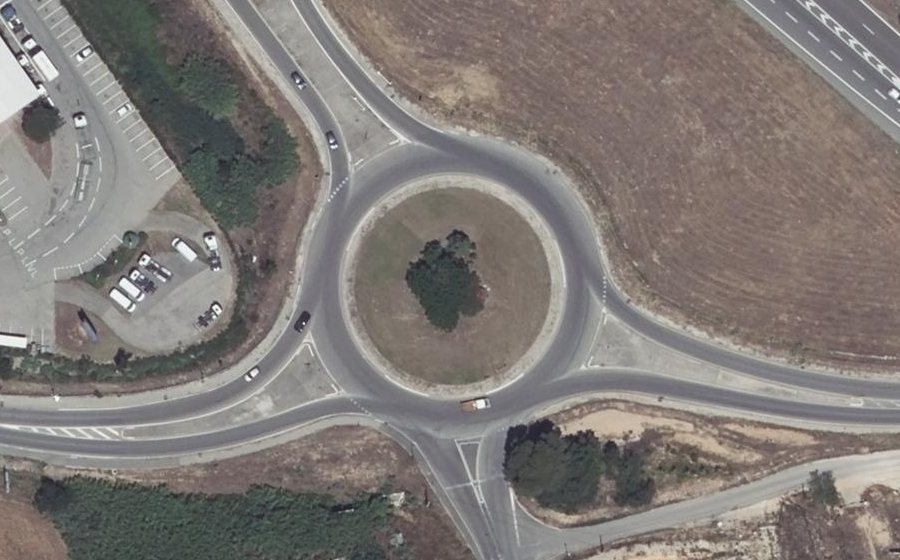 Vue aérienne du Rond-point anonyme n°38896515
