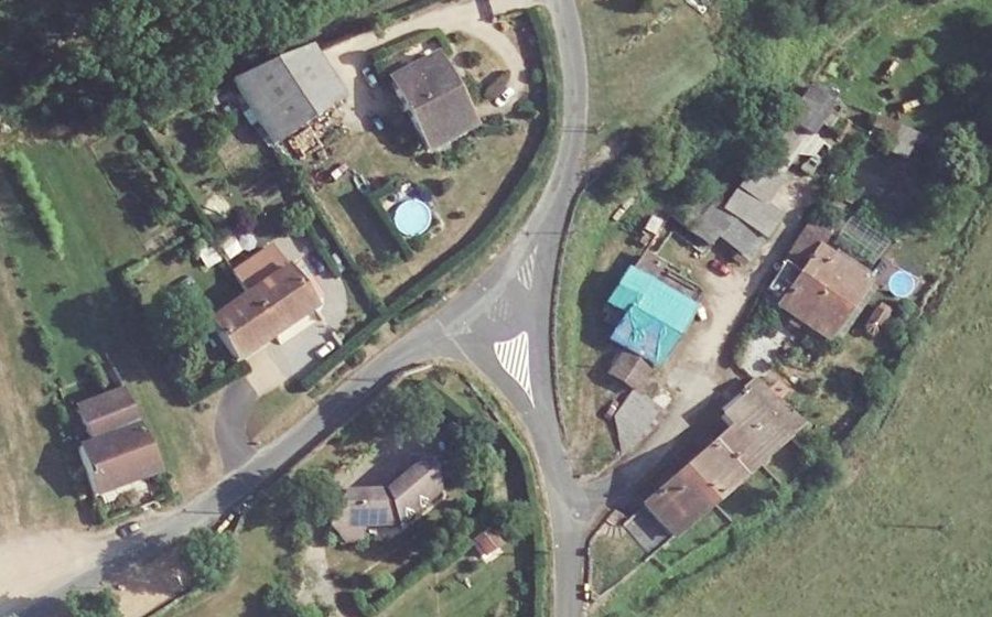 Vue aérienne du Rond-point anonyme n°389091483