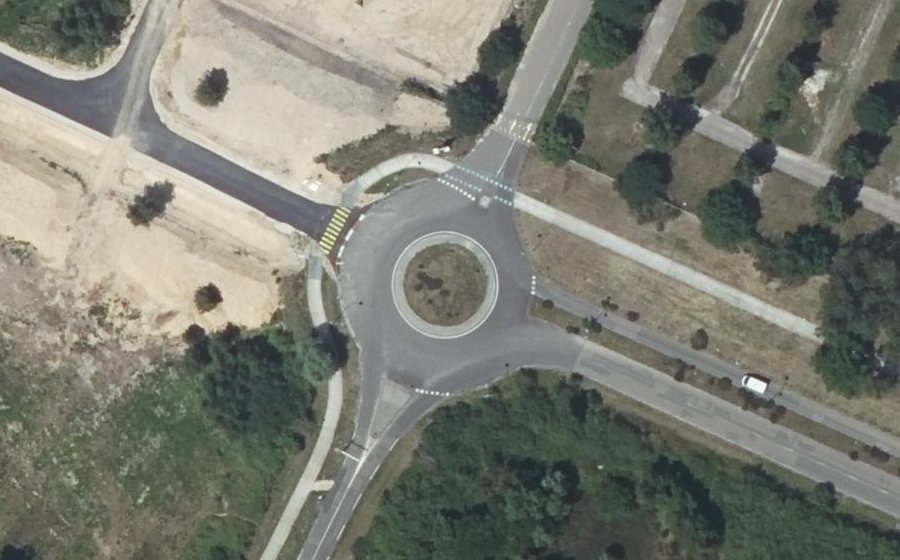 Vue aérienne du Rond-point anonyme n°38910850