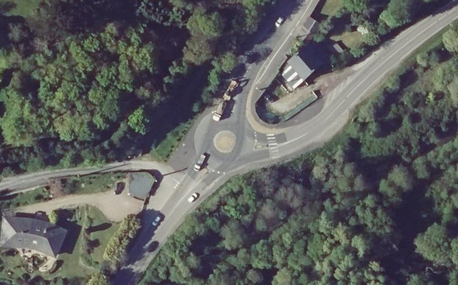 Vue aérienne du Rond-point anonyme n°389157849