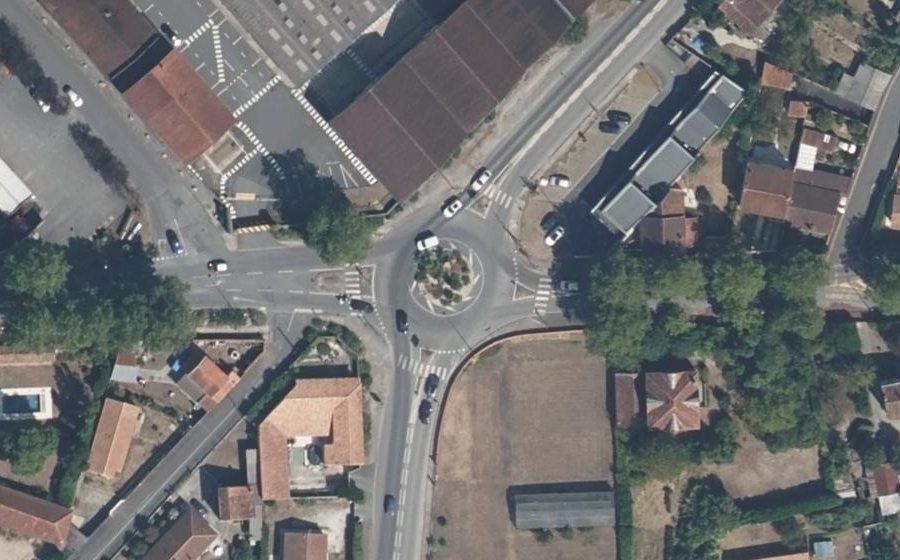 Vue aérienne du Rond-point anonyme n°38917052