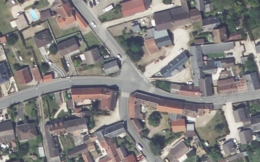 Vue aérienne du Rond-point anonyme n°38919587