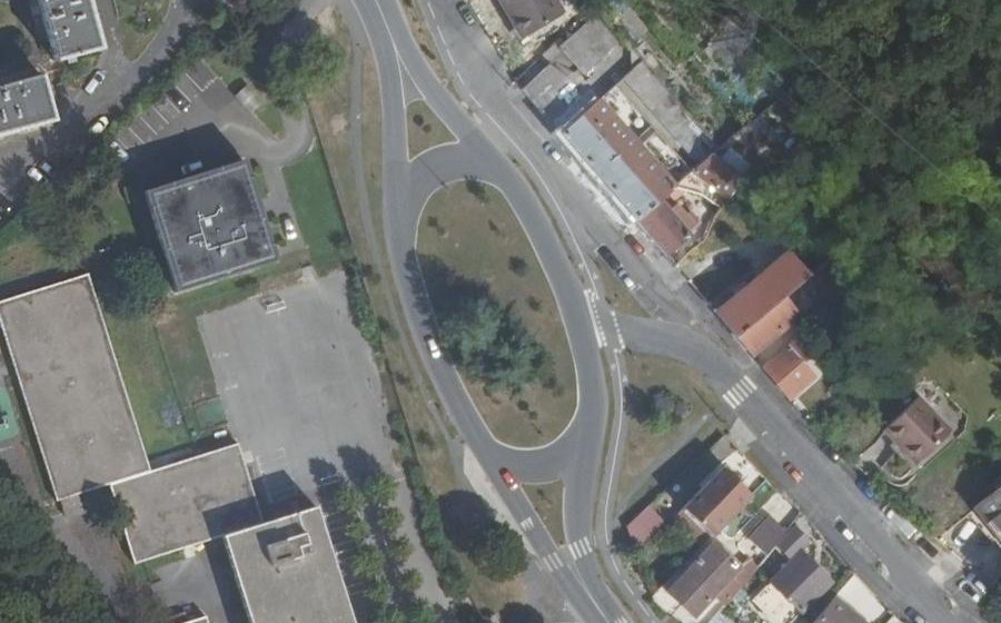 Vue aérienne du Rond-point anonyme n°38931824