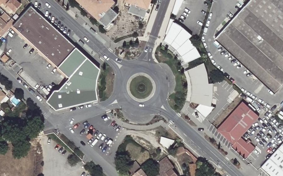 Vue aérienne du Rond-point anonyme n°38939034