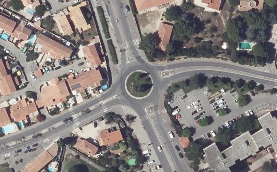 Vue aérienne du Rond-point anonyme n°38939702