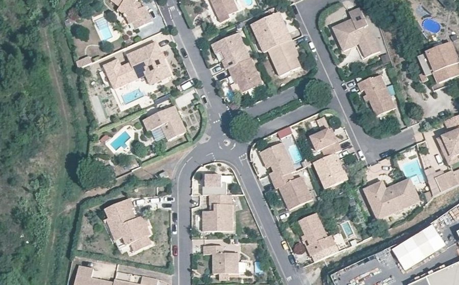 Vue aérienne du Rond-point anonyme n°389417685
