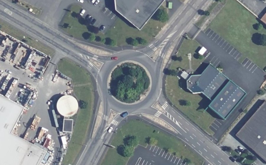 Vue aérienne du Rond-point anonyme n°38956710
