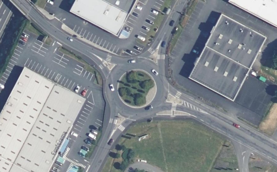 Vue aérienne du Rond-point anonyme n°38956711