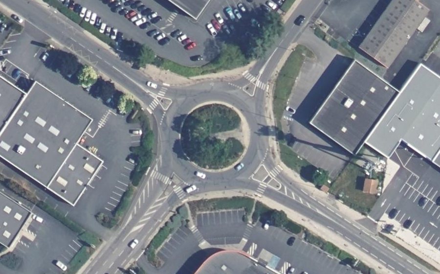 Vue aérienne du Rond-point anonyme n°38956718