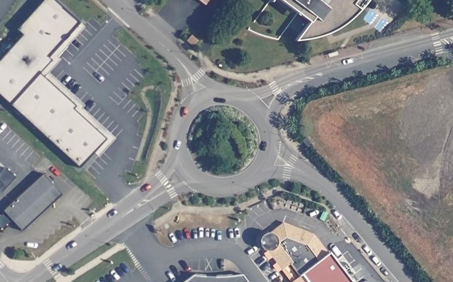 Vue aérienne du Rond-point anonyme n°38956722