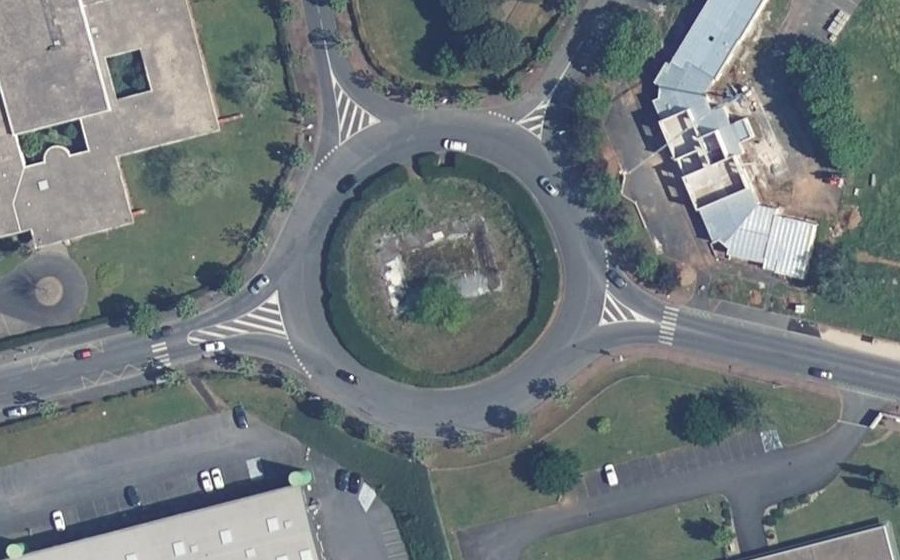 Vue aérienne du Rond-point anonyme n°38956725
