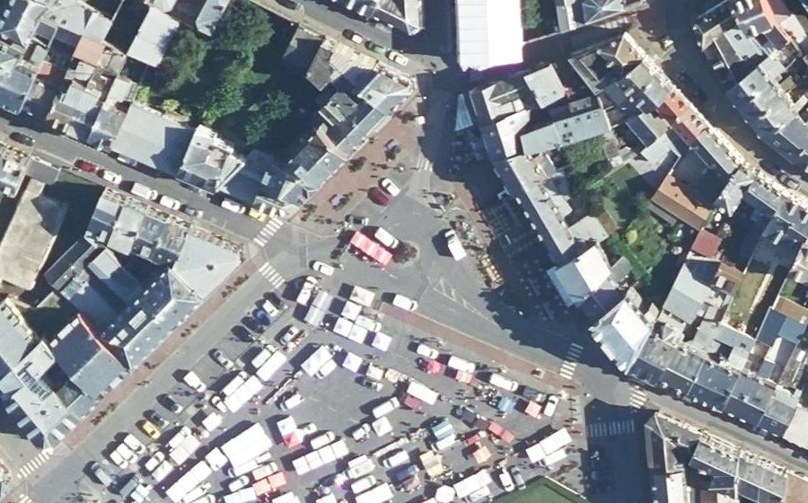 Vue aérienne du Rond-point anonyme n°389588250