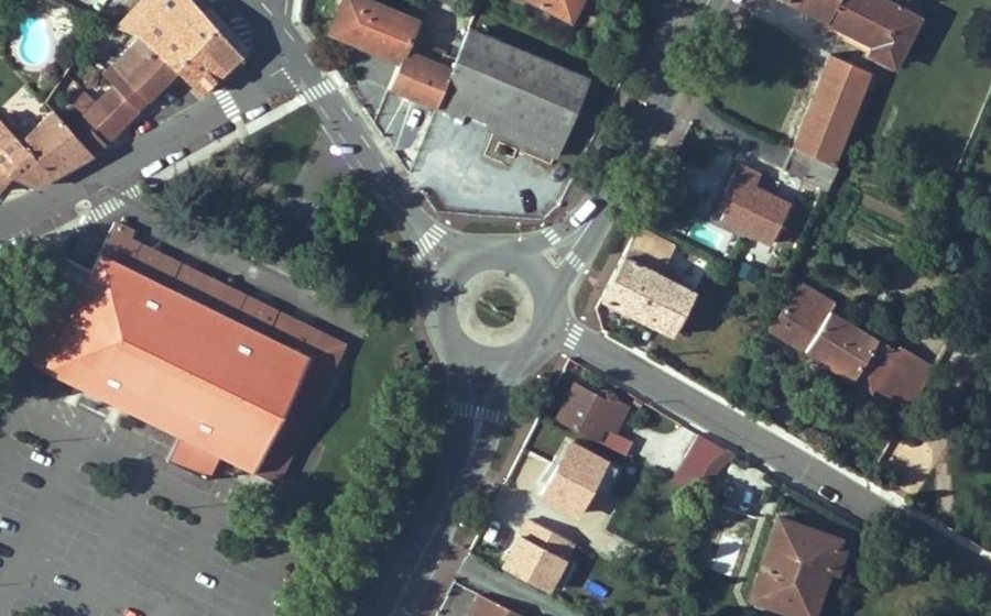 Vue aérienne du Rond-point anonyme n°38963252