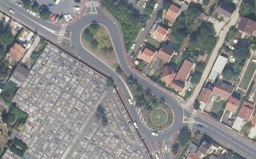 Vue aérienne du Rond-point anonyme n°389771222