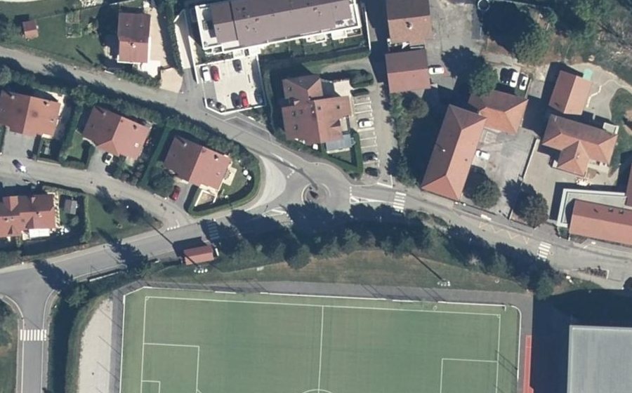 Vue aérienne du Rond-point anonyme n°389775946