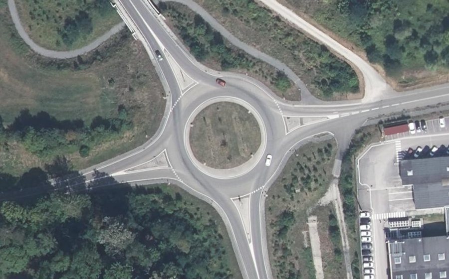 Vue aérienne du Rond-point anonyme n°389882800