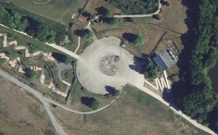 Vue aérienne du Rond-point anonyme n°39010265