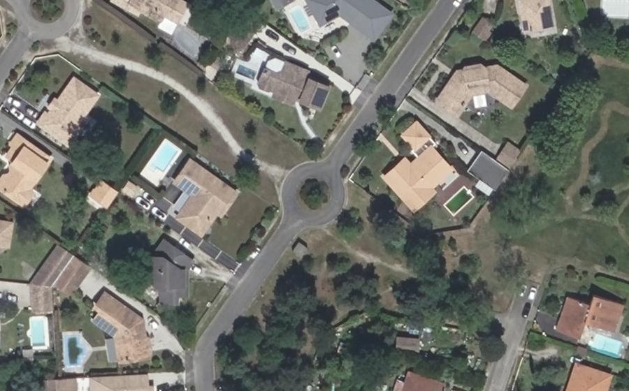 Vue aérienne du Rond-point anonyme n°390134192