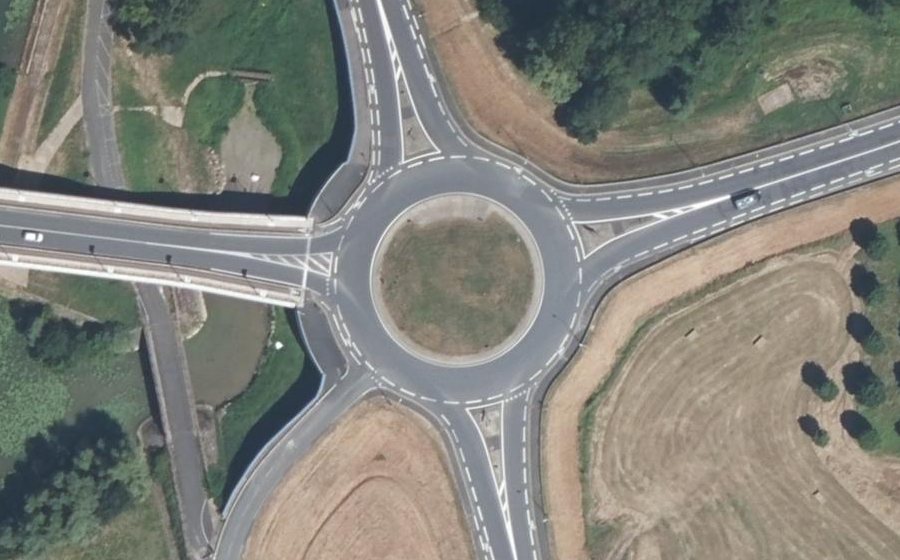 Vue aérienne du Rond-point anonyme n°39018723