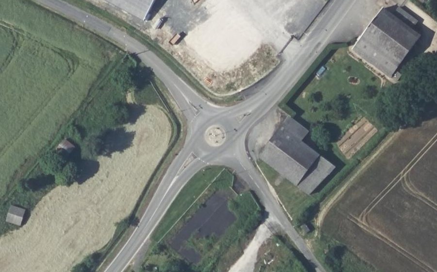 Vue aérienne du Rond-point anonyme n°39023087